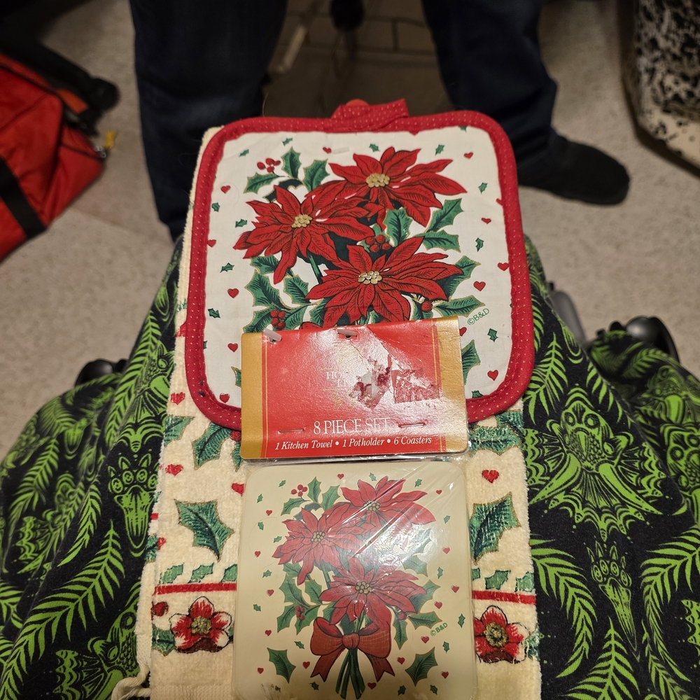 Holiday Time Red and Green Poinsettia Table Linens